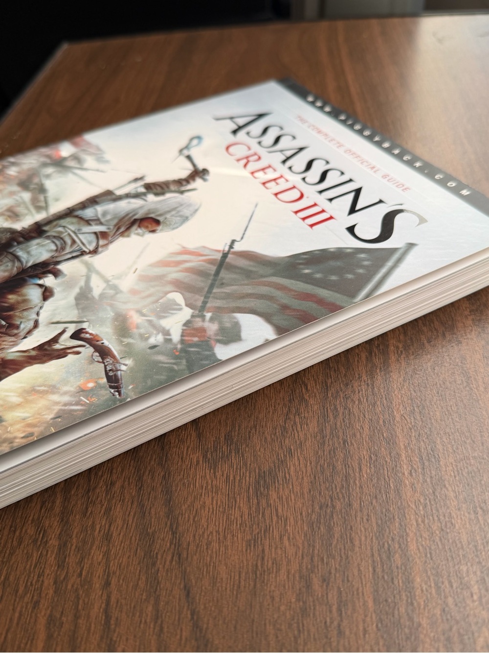 Assassin's Creed III Official Guide - - White/Gray Cover - Picture 2 of 4